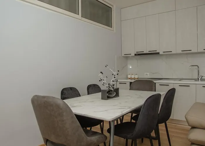 Center Scutari アパート